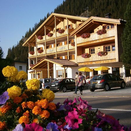 Monti Pallidi B&B Apartments Corvara Buitenkant foto