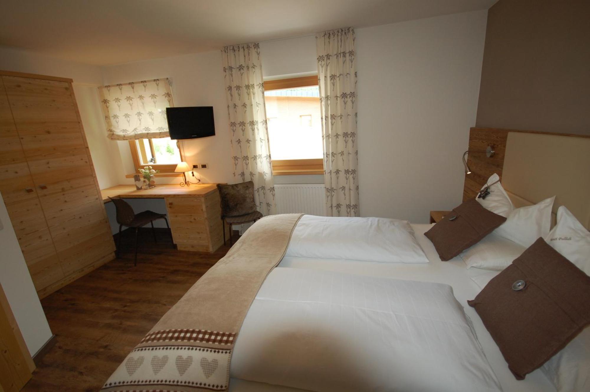 Monti Pallidi B&B Apartments Corvara Buitenkant foto