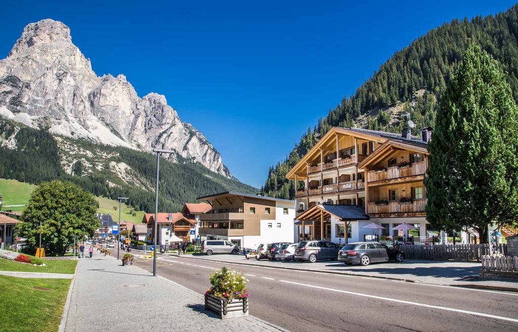 Monti Pallidi B&B Apartments Corvara Buitenkant foto