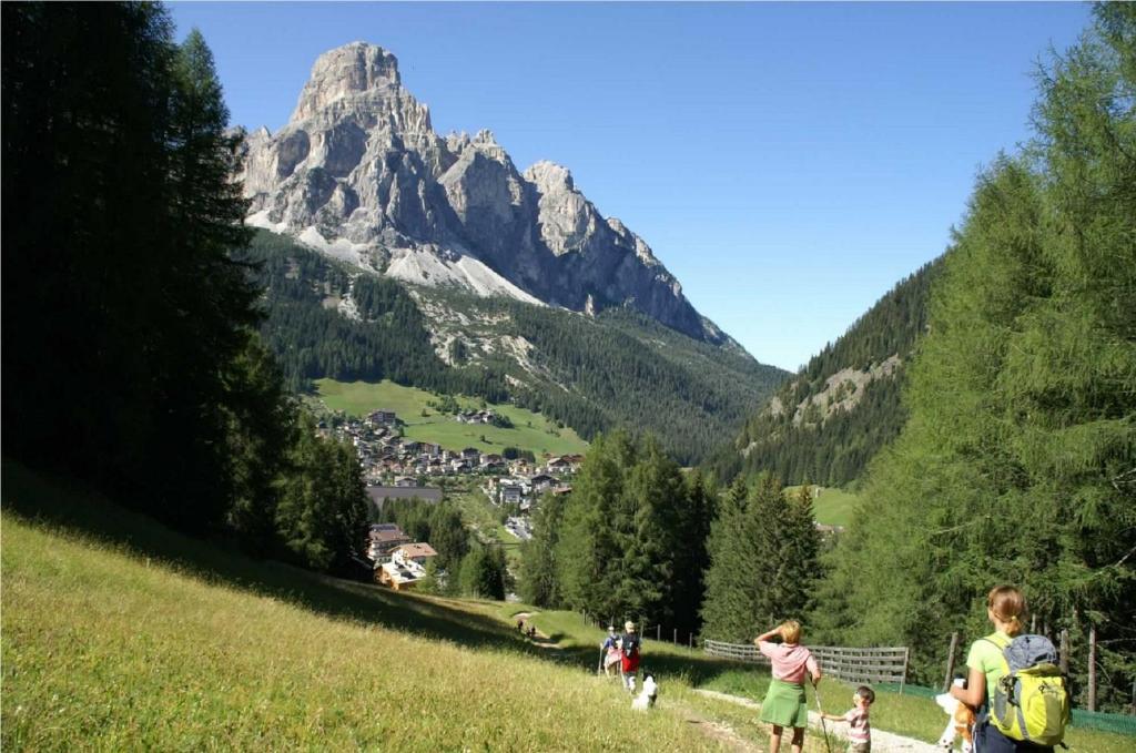 Monti Pallidi B&B Apartments Corvara Buitenkant foto