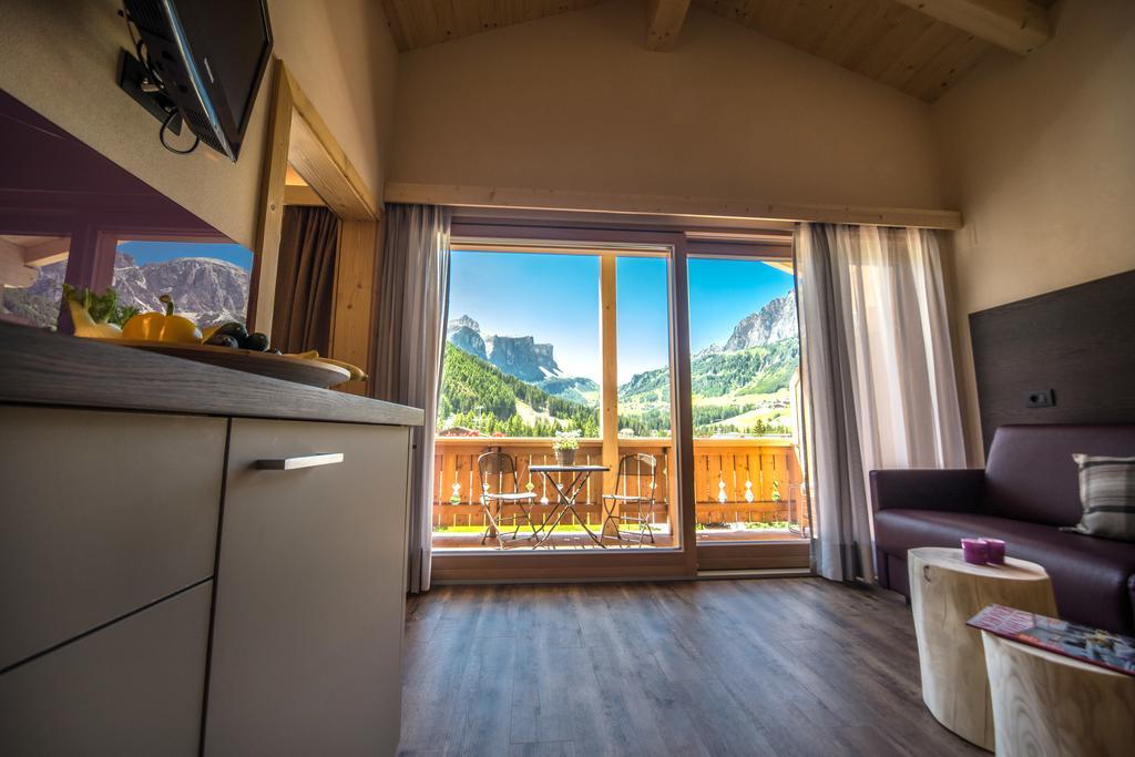 Monti Pallidi B&B Apartments Corvara Buitenkant foto